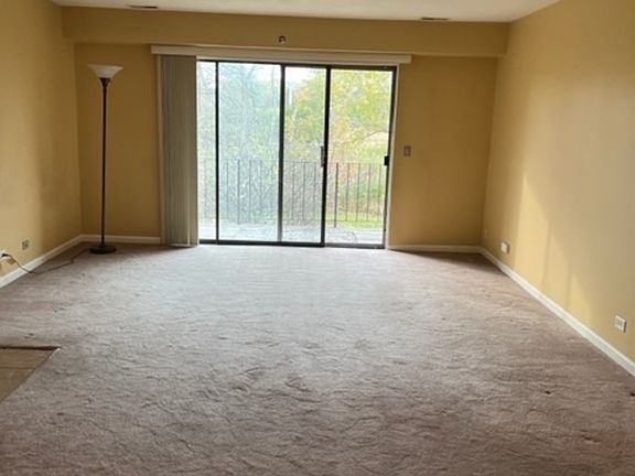 2nd image of 21W581 North Ave APT 20