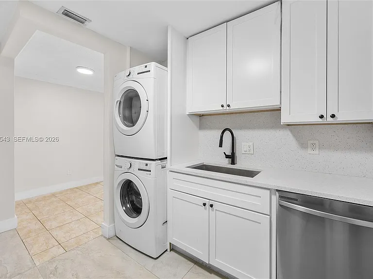 5141 Hollywood Blvd #209 — Photo 4