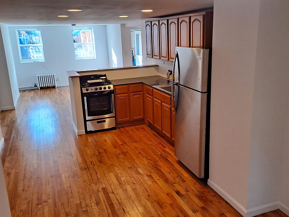 1st image of 283 Baltic St Floor 1
