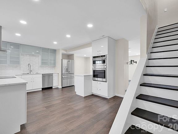 3rd image of 8308 Knights Bridge Rd