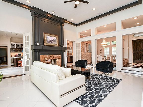 4th image of 263 Wood Loop St