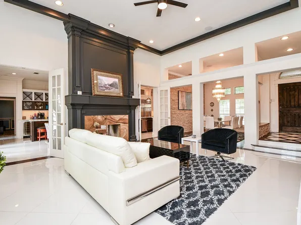 263 Wood Loop St, Houston, TX 77015