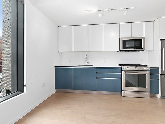 3rd image of 415 Red Hook Ln APT 4E