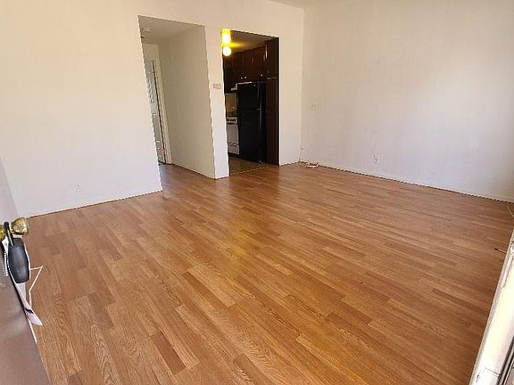 4th image of 11249 Emelita St #4