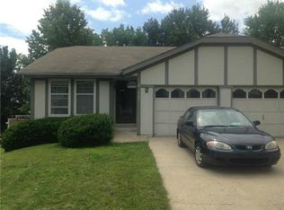 305 Lakeland Dr, Smithville, MO 64089
