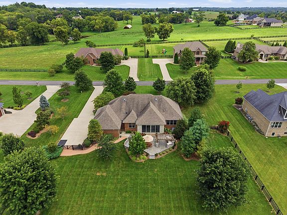 5th image of 109 Hidden Meadow Ln