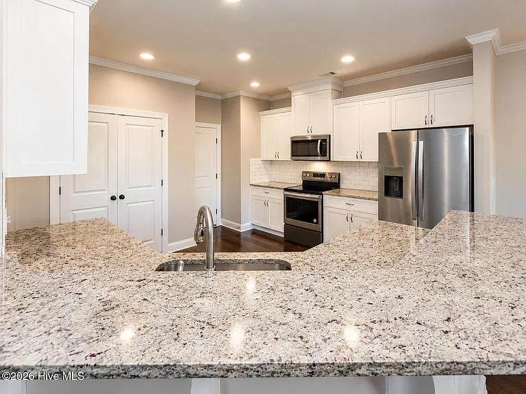 5105 Heathbrook Dr — Photo 4