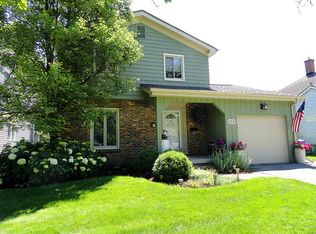 213 Kane St, Geneva, IL 60134