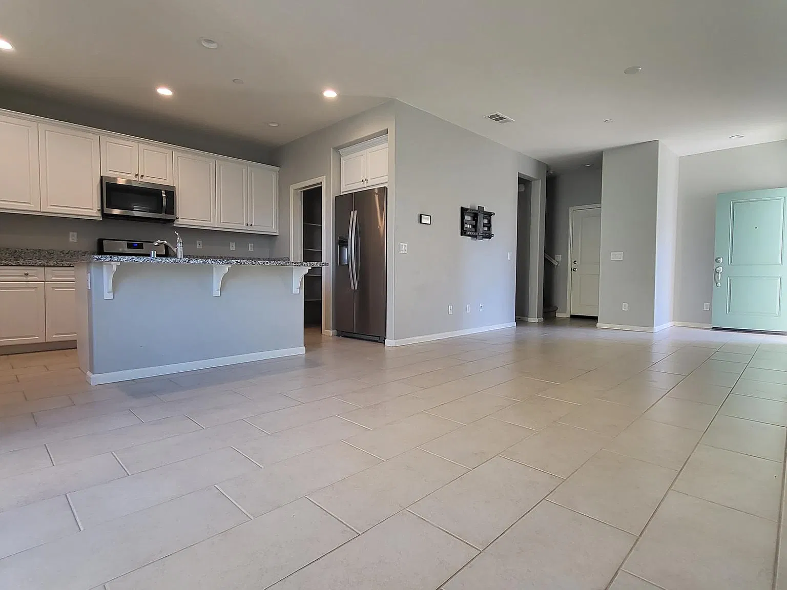 3 bed, 1611 sqft, $2,950 — Photo 3