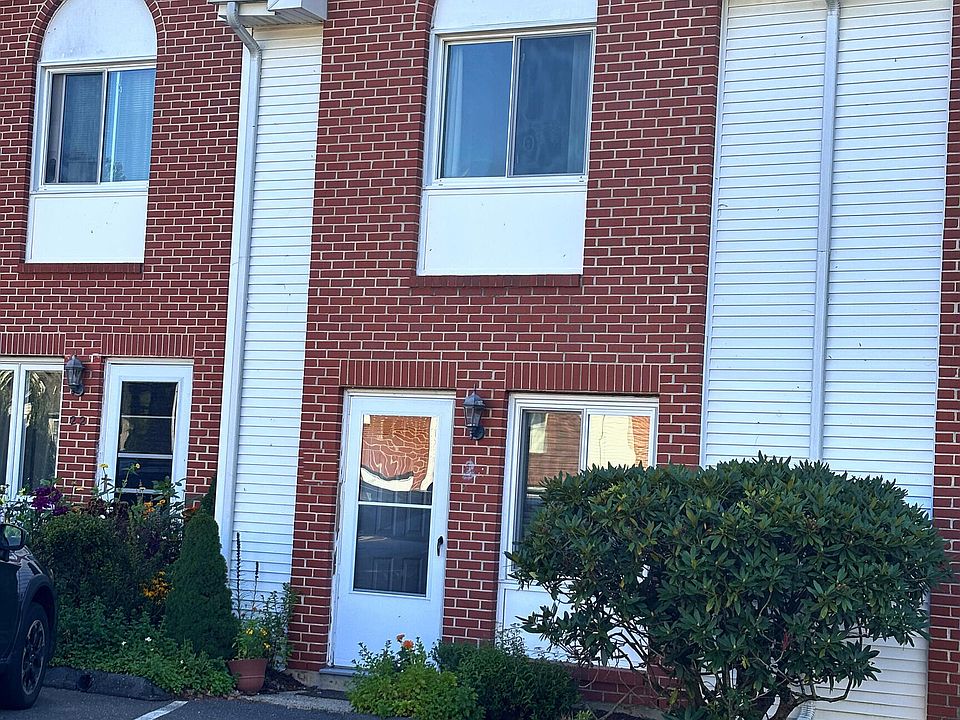 1st image of 585 Park Road #2-3
