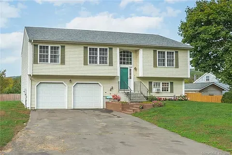 8 Bronson Dr — Photo 2