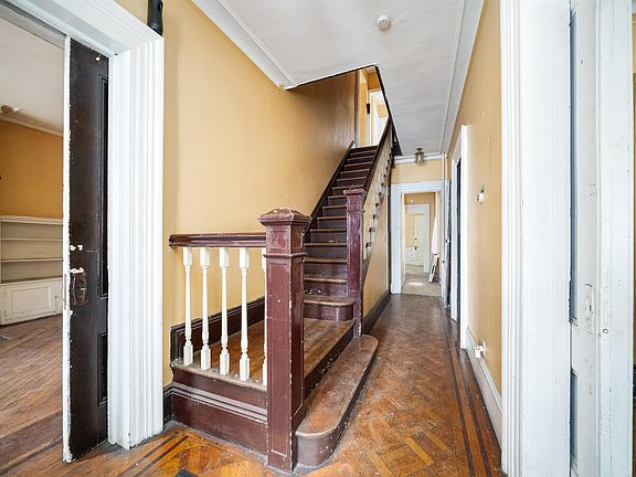 4th image of 118 Summit Ave
