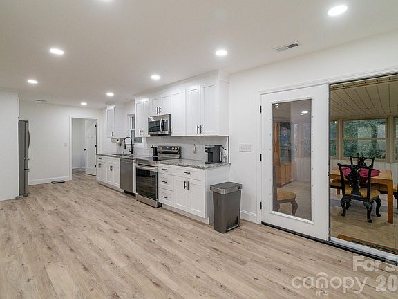5th image of 908 Woodside Dr