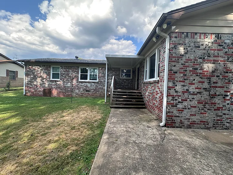 11316 Maplecrest Dr SE — Photo 33