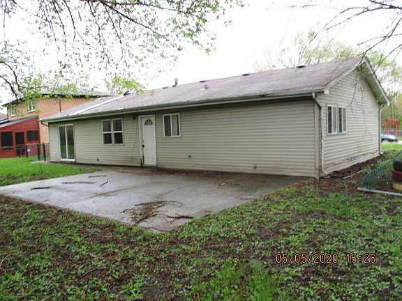 2nd image of 929 Riverview Dr