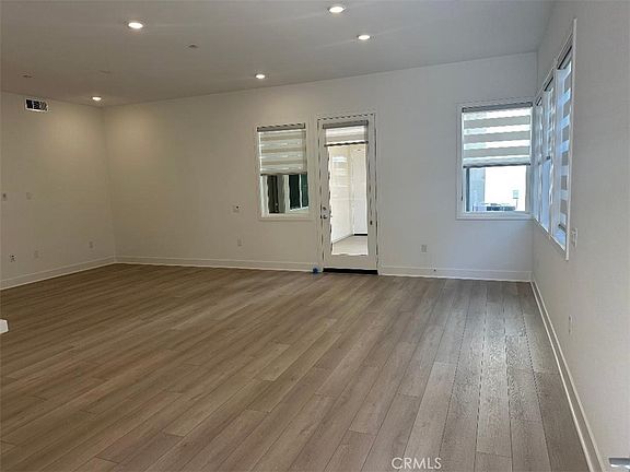 2nd image of 512 Neilson