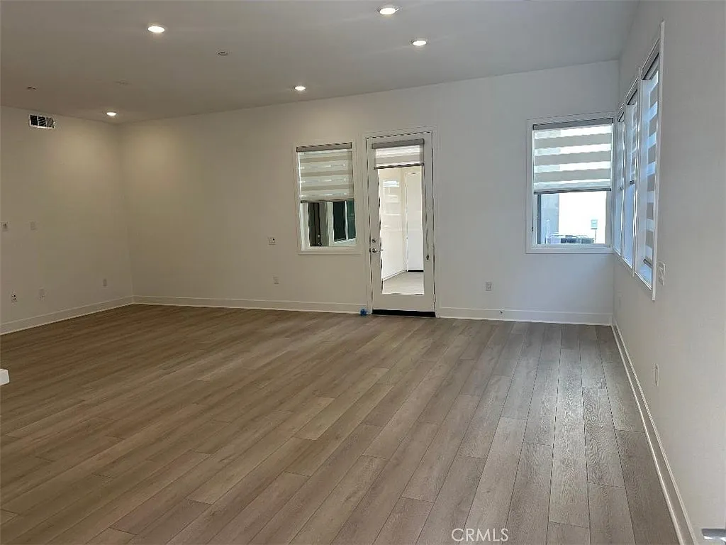 Building Photo - 512 Neilson