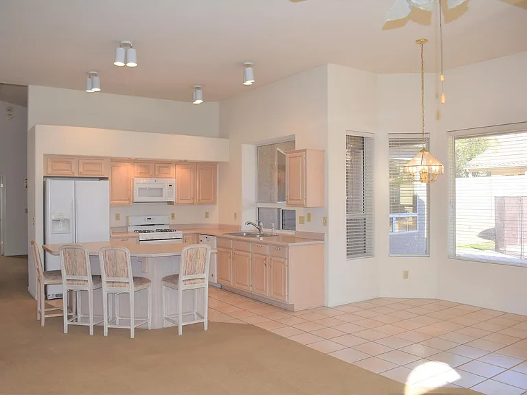 5410 E Campo Bello Dr — Photo 5