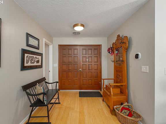 5th image of 21 N River Dr