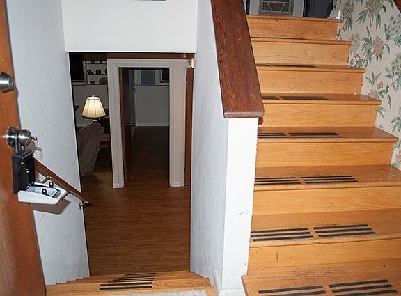 3rd image of 617 Brookwood Ln