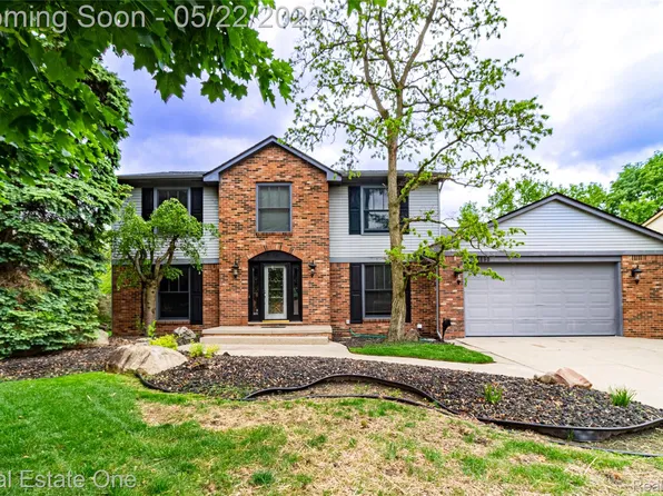 24890 White Plains Dr, Novi, MI 48374