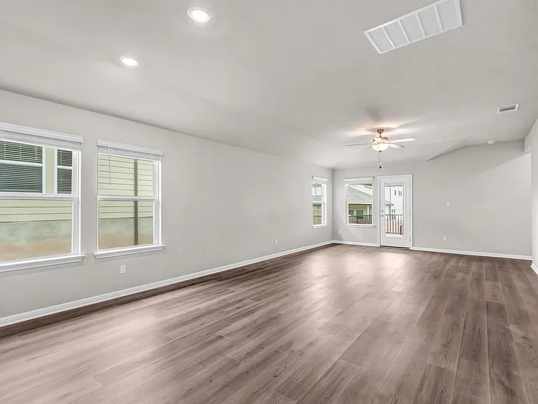 386 El Capitan Loop — Photo 10