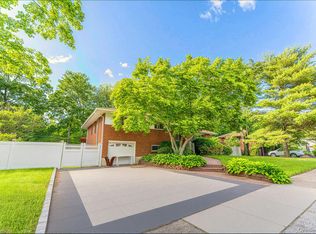 105 Seaman Rd, Jericho, NY 11753