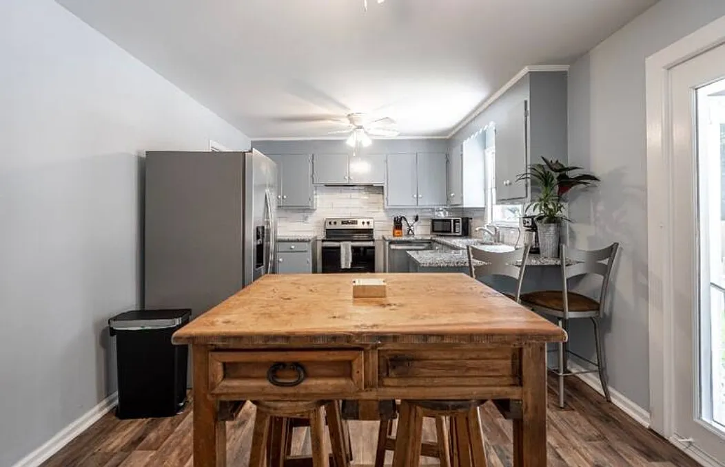 3 bed, 1393 sqft, $4,000 — Photo 3