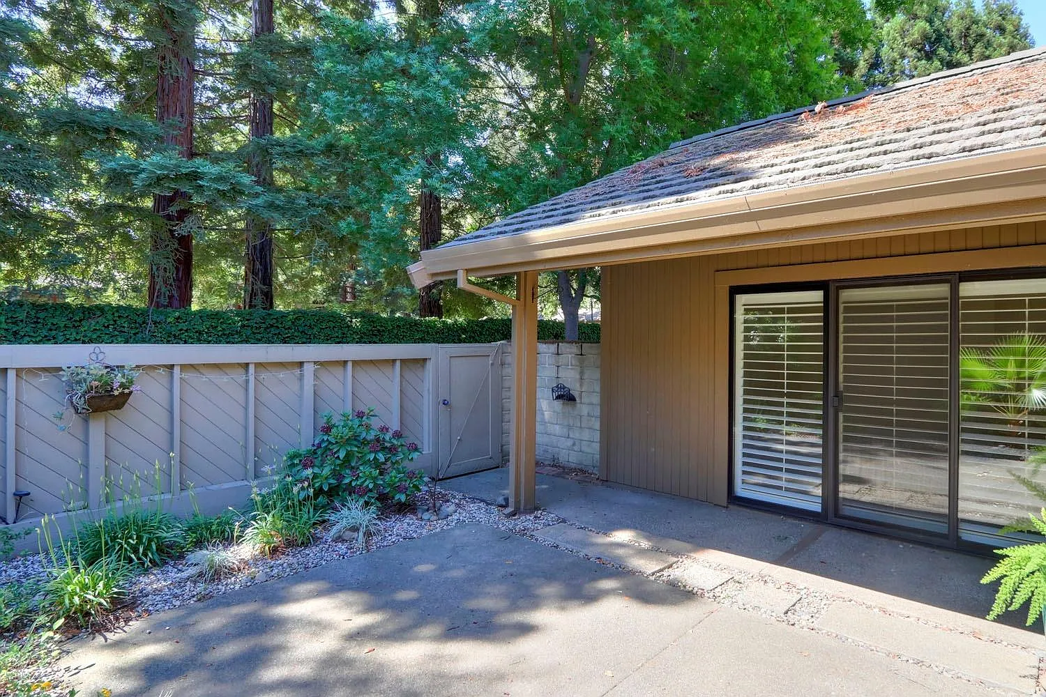 1813 Discovery Village Ln photo 1
