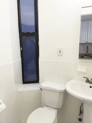 Rented by Waverly Realty Associates | media 79