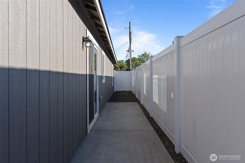 2nd image of 1325 Shaw Street