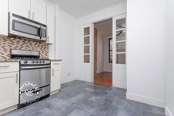 Rented by MySpaceNYC | media 19