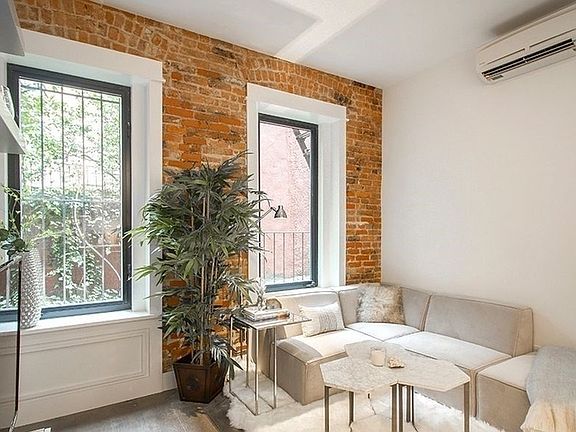 3rd image of 49 Prince St APT 2