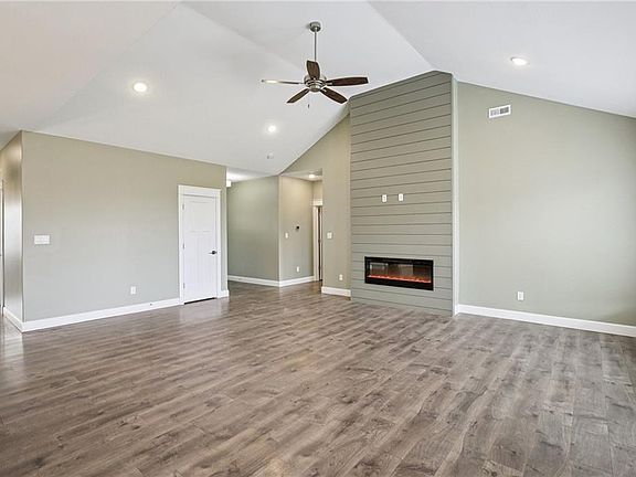 5th image of 1219 W Adam Ct