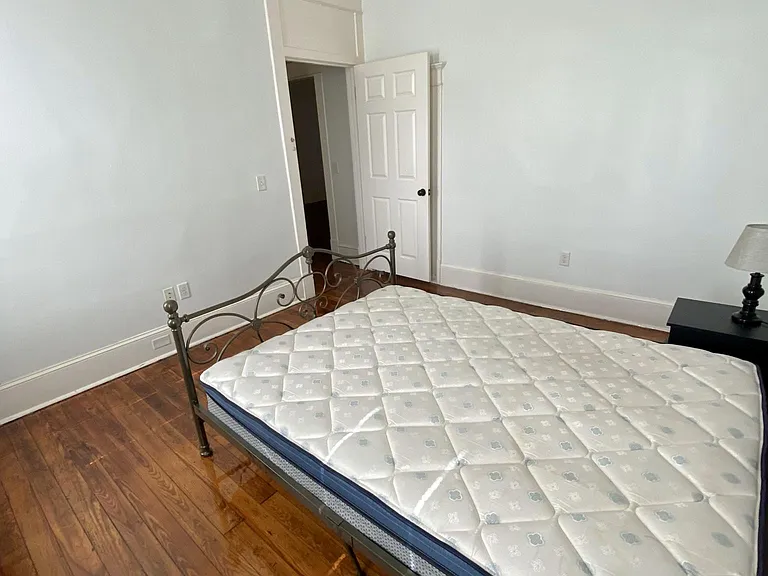 130 E Waldburg St — Photo 6