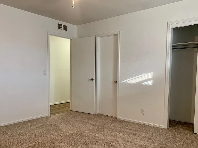 2716 Chaucer Dr — Photo 14