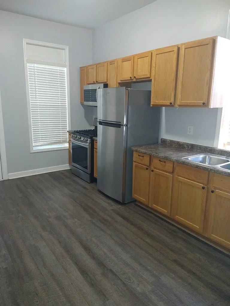 4 bed, 1750 sqft, $2,050 — Photo 4