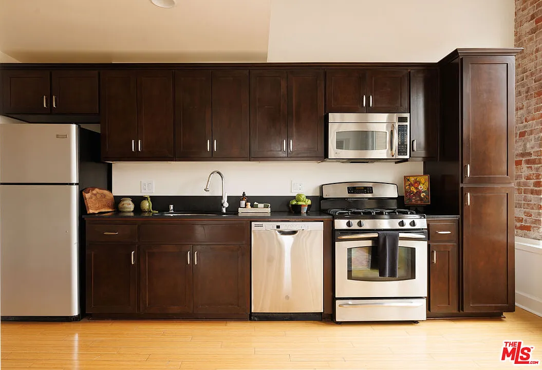 1 bed, 1.0 bath, 1210 sqft, $3,700 — Photo 4