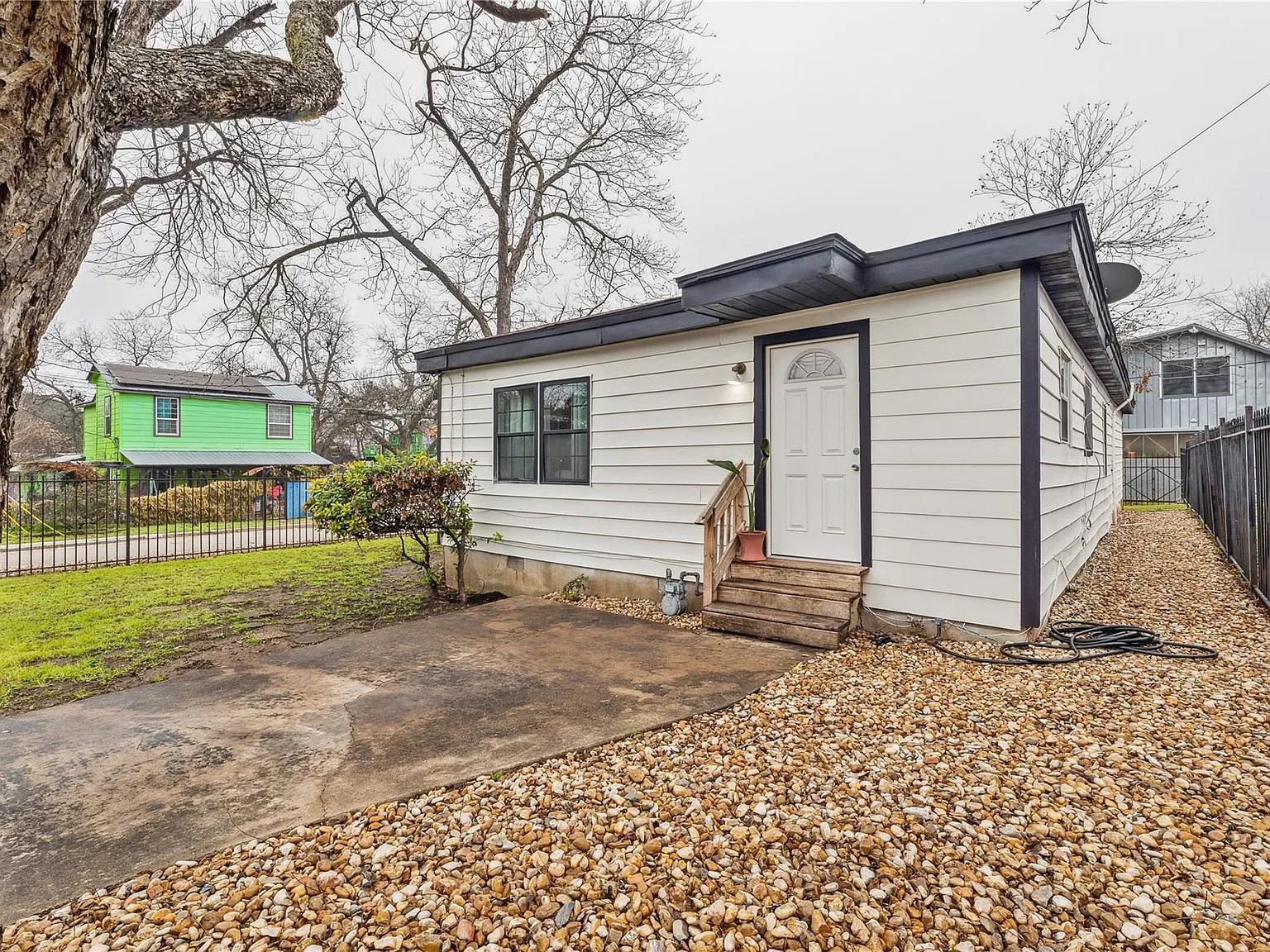 3 bed, 1.0 bath, 900 sqft, $2,500 — Photo 4