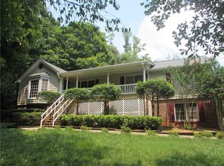 135 Junaluska Dr, Woodstock, GA 30188