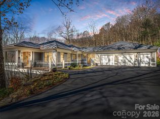 720 Overlook Dr, Flat Rock, NC 28731