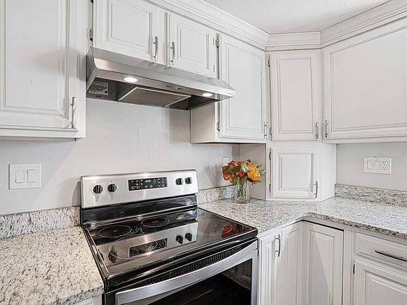 4th image of 49 Grove St