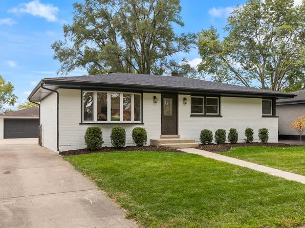 667 W Saint Aubin Dr, Addison, IL 60101
