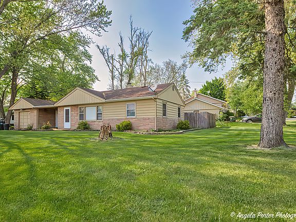 2nd image of 486 Maplewood Dr