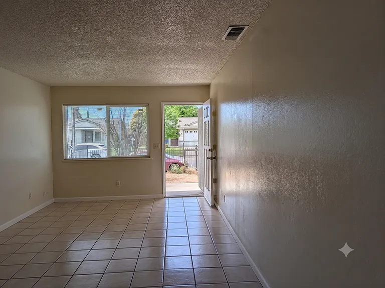 7464 Della Cir — Photo 4