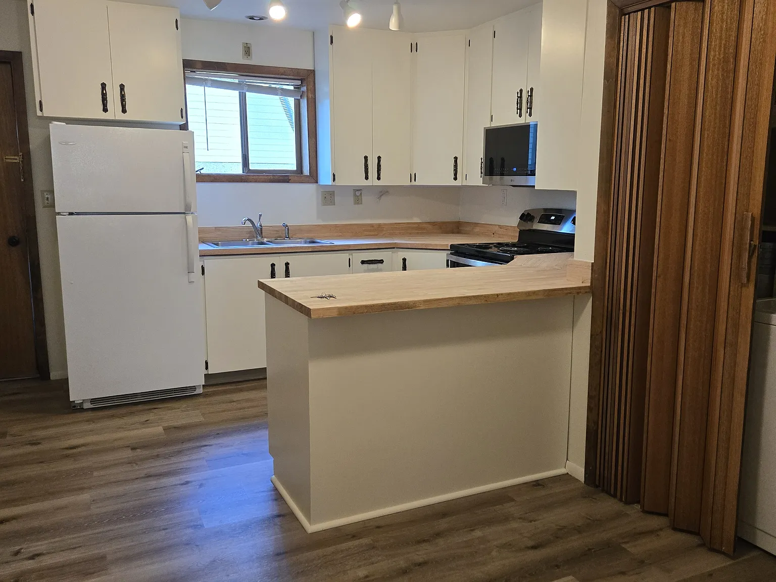 418 W Babcock St — Photo 3