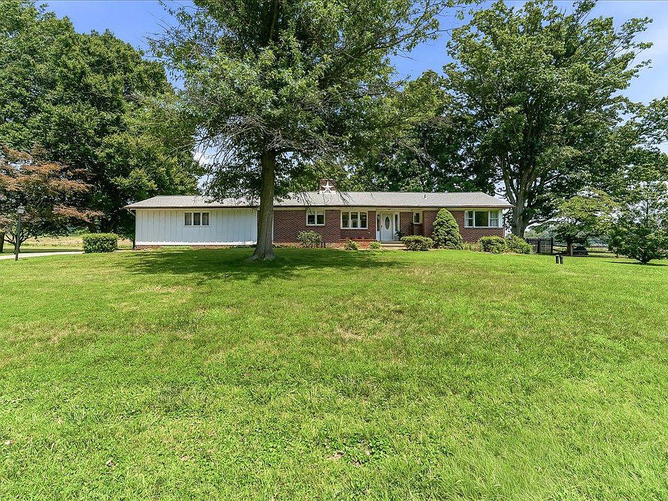 1st image of 33 Vaux Ln