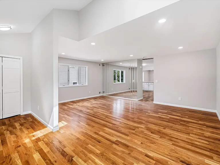 222 Eagle Rock Ave — Photo 3