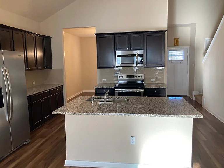 617 Donegal Ln — Photo 12