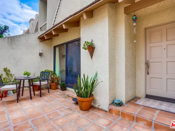 18411 Collins St Unit B, Tarzana, CA 91356